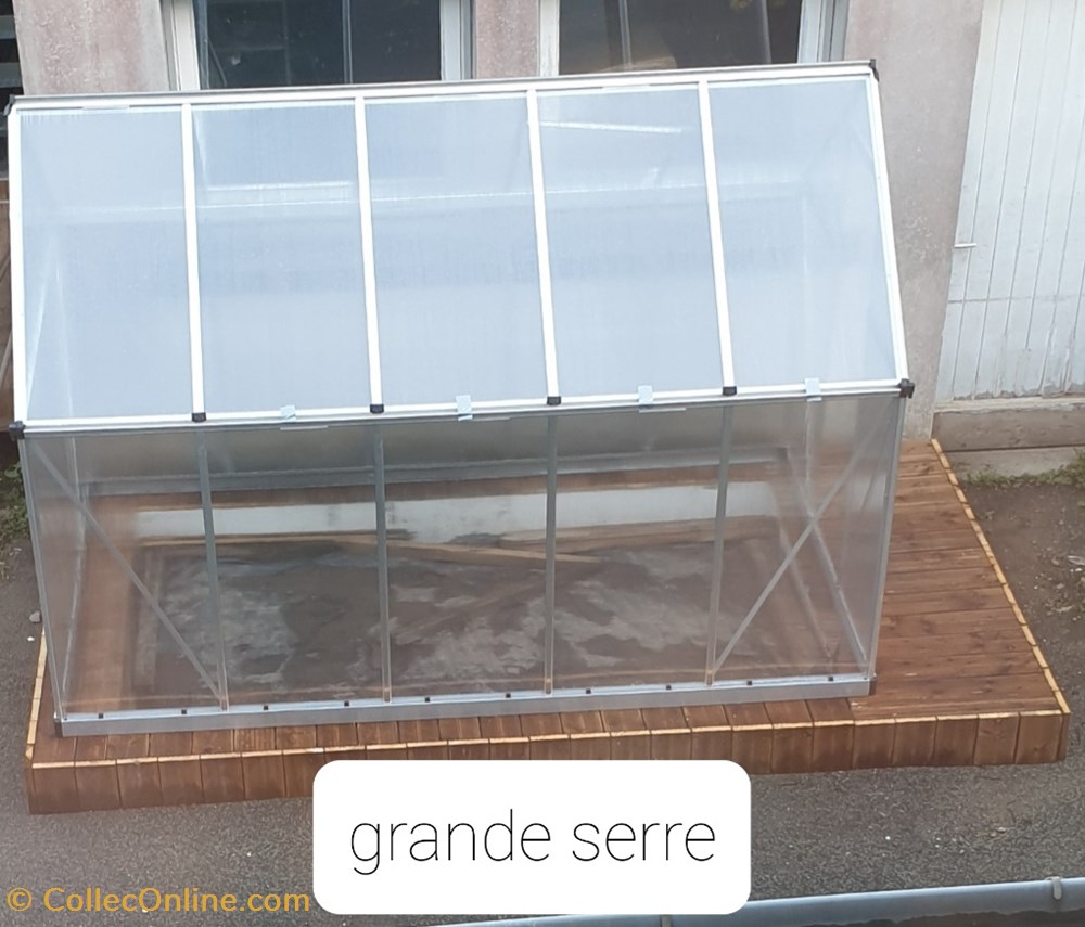 Grande serre divers outillages grande serre