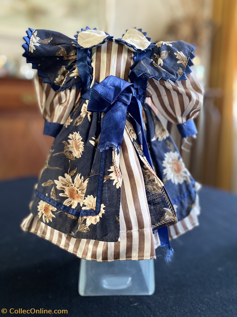 jeux jouets poupees robe poupee de collection a fleurs
