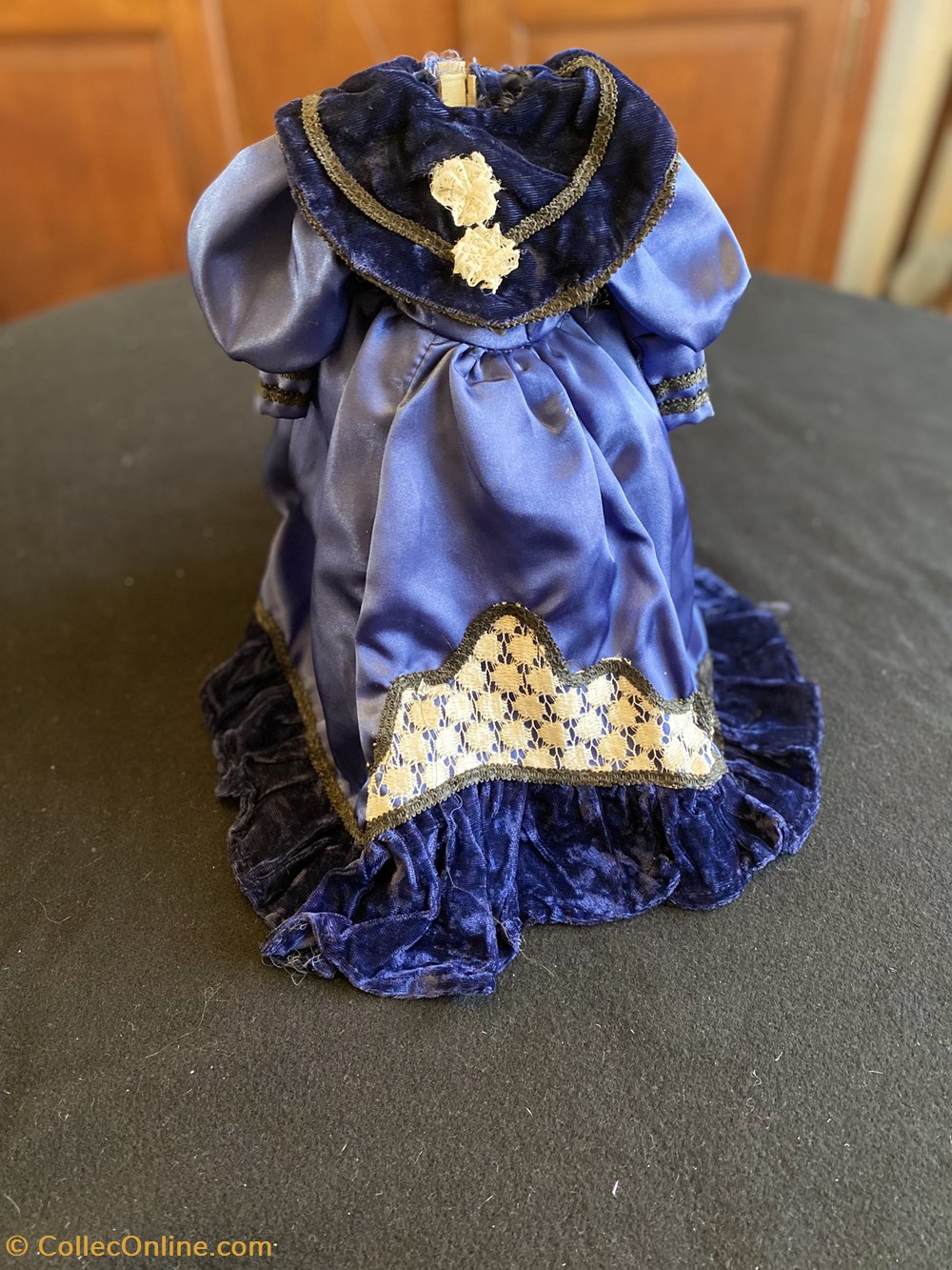 jeux jouets poupees robe de poupee de collection bleue nuit
