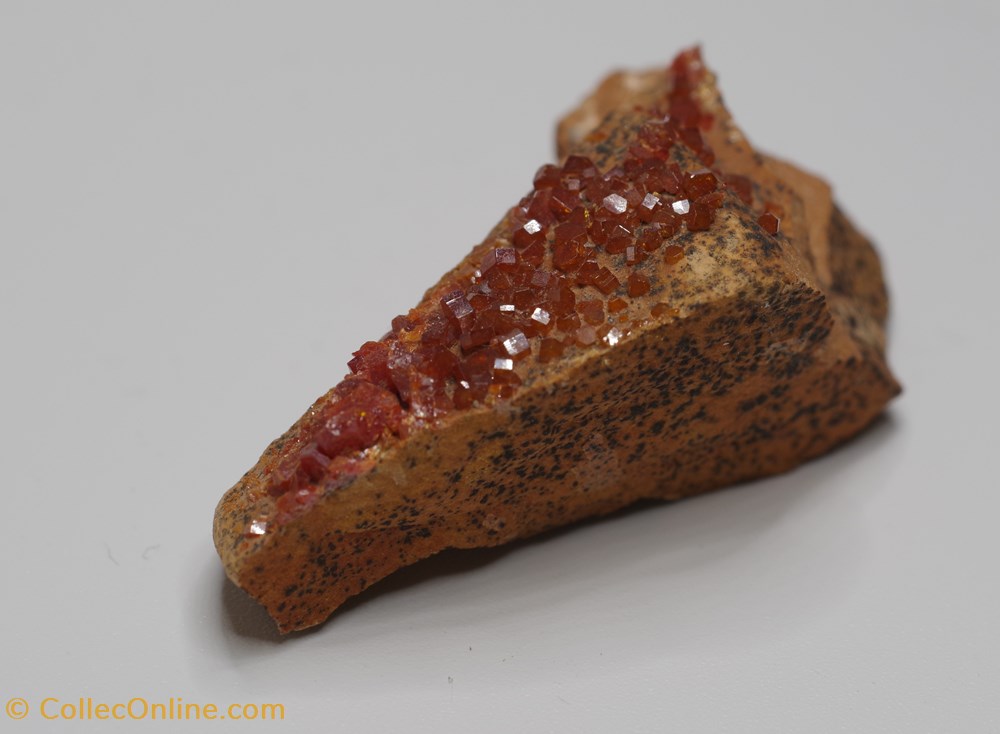 Vanadinite mineraux meteorites vanadinite