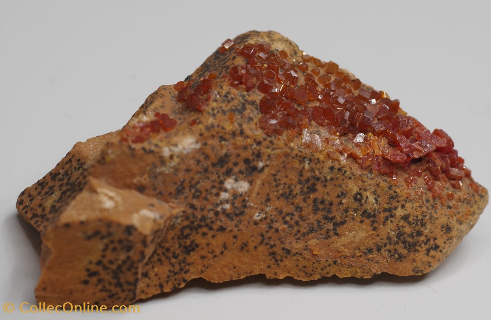 Vanadinite mineraux meteorites vanadinite