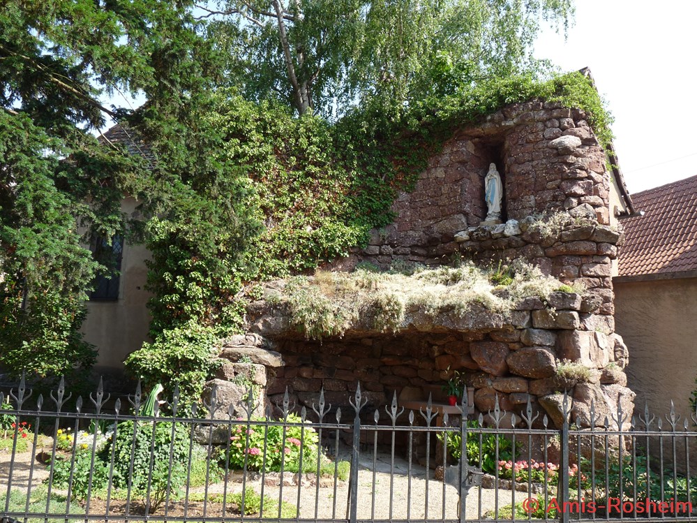 Saints-Pierre-et-Paul : Chapelle Notre-Dame des Sept Douleurs et chemin de croix 6 divers saints pierre et paul chapelle notre dame des sept douleurs et chemin de croix