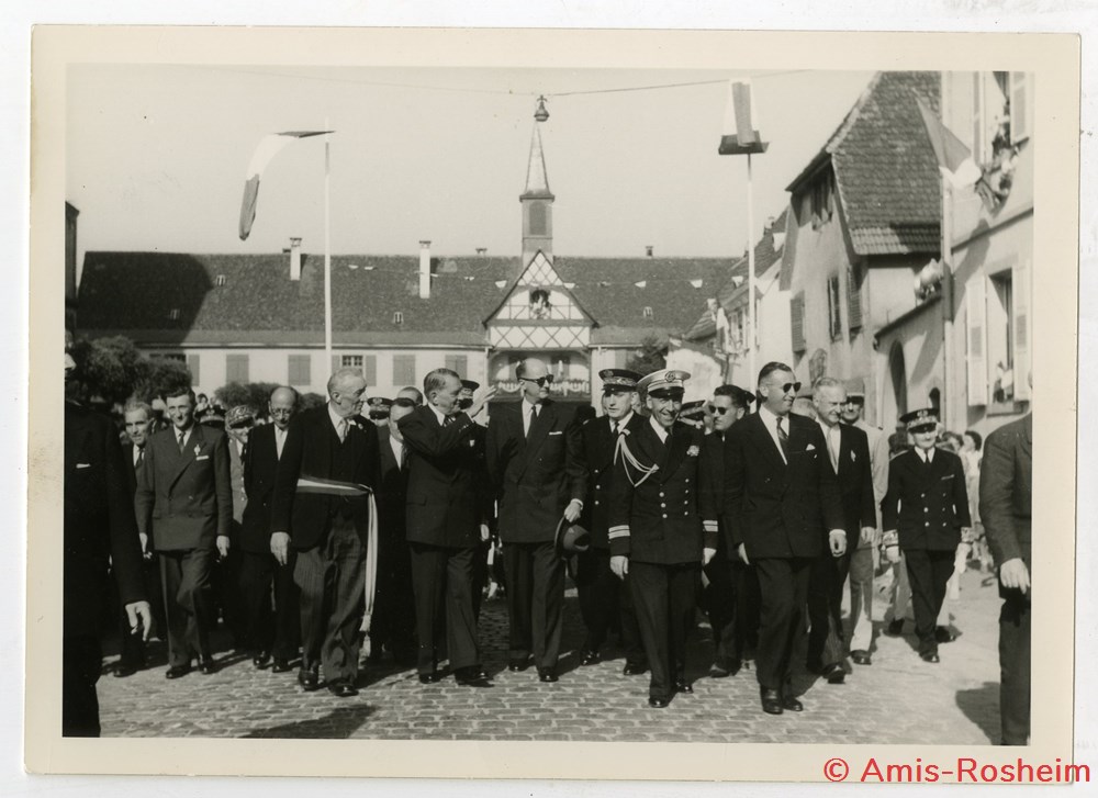 divers visite du president coty a rosheim le 5 juillet 1957