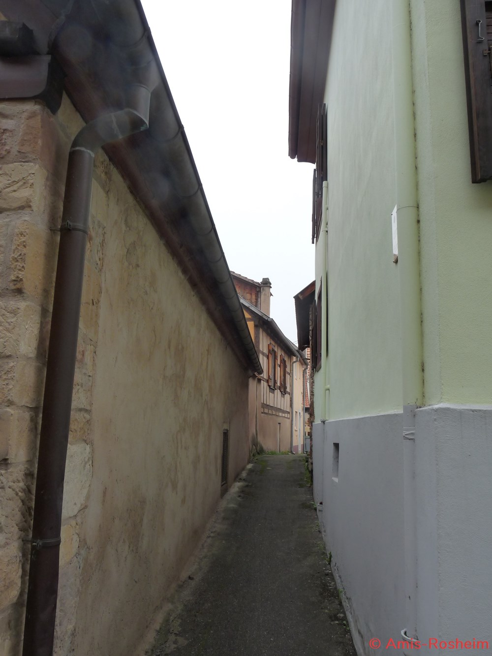 divers rue derriere le soleil