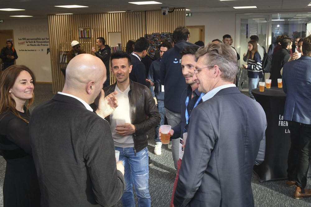 De nombreux acteurs du Web3 étaient présents. divers de nombreux acteurs du web3 etaient presents
