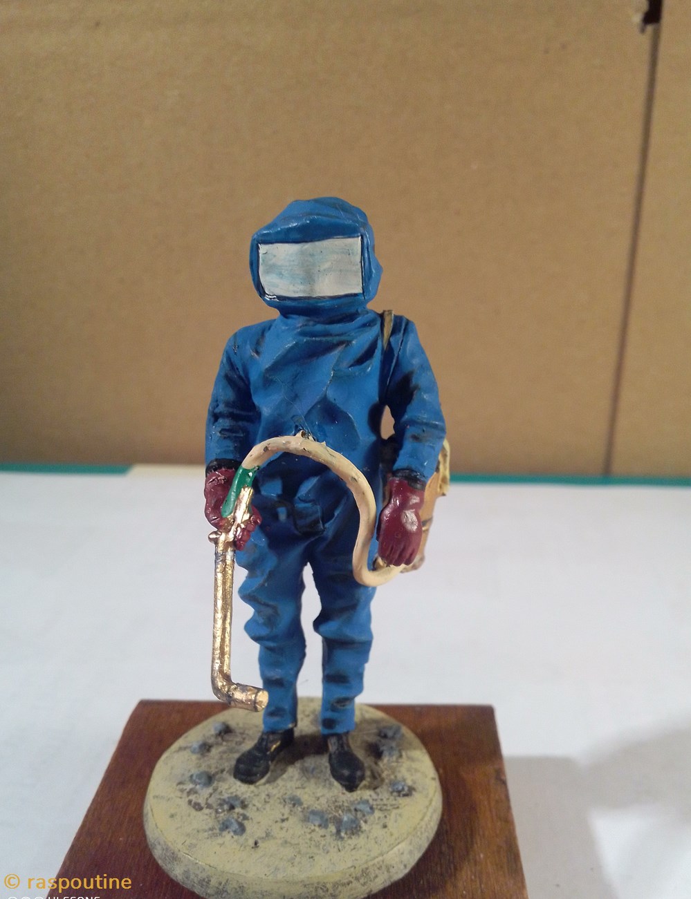 Pompier français Tenue contre les hyménoptères, 1990 figurines autres pompier francais tenue contre les hymenopteres 1990