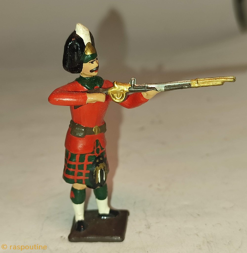 Fantassin rgt de Highlanders 2 figurines historique apres guerre fantassin rgt de highlanders