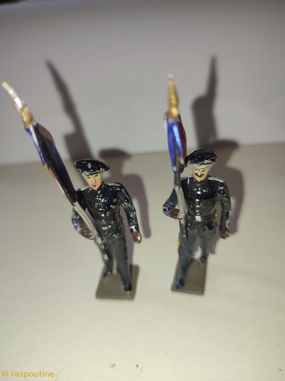 Drapeau des chasseurs alpins, tenue bleue 5 figurines historique drapeau des chasseurs alpins tenue bleue