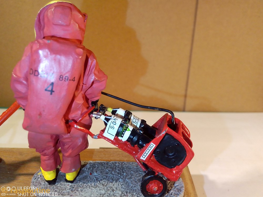 figurines autres pompier francais tenue chimique 2003