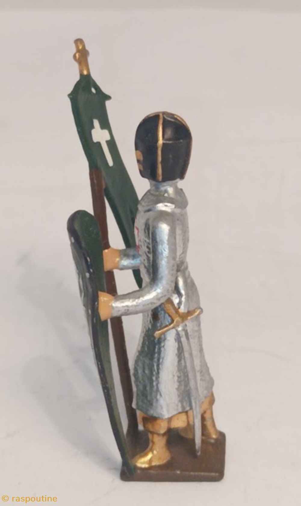 Croisé, cotte argentée, heaume, avec drapeau vert et bouclier vert lion 2 figurines historique moyen age croise cotte argentee heaume avec drapeau vert et bouclier vert lion