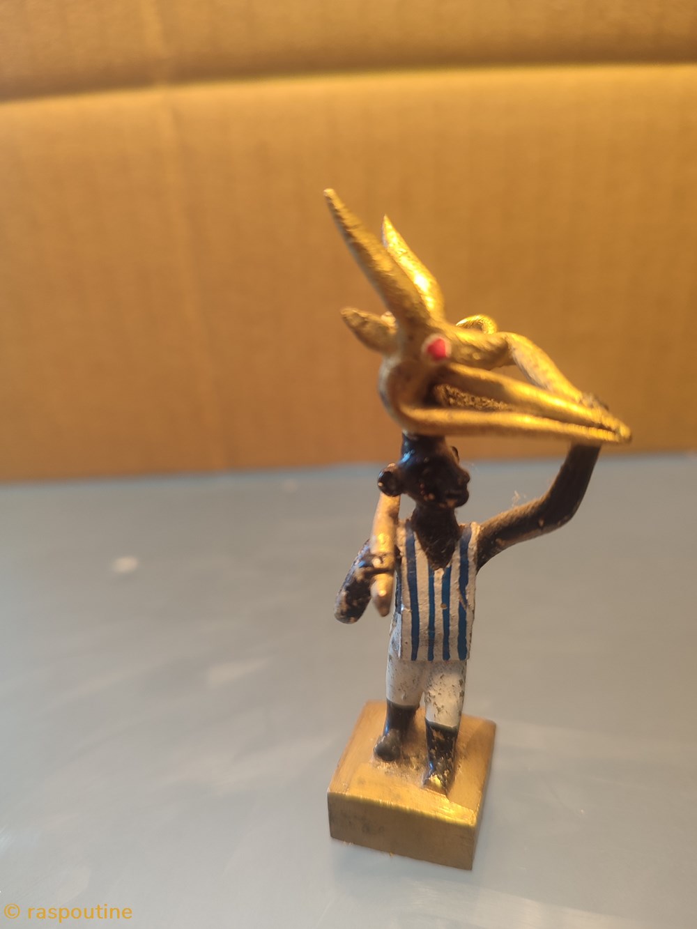 Africain et son antilope après la chasse figurines autres africain et son antilope apres la chasse