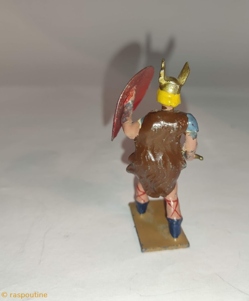 Gaulois avec épée et bouclier (chef) 3 figurines historique antiquite gaulois avec epee et bouclier chef