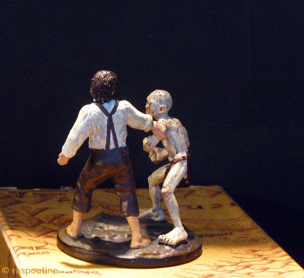figurines cinema seigneur des anneaux frodon et gollum
