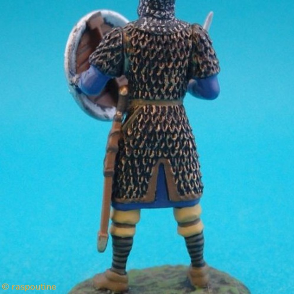 figurines historique moyen age homme a pied carolingien viiie siecle