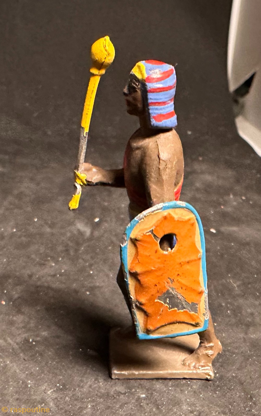 Egyptien avec massue et bouclier 2 figurines historique antiquite egyptien avec massue et bouclier