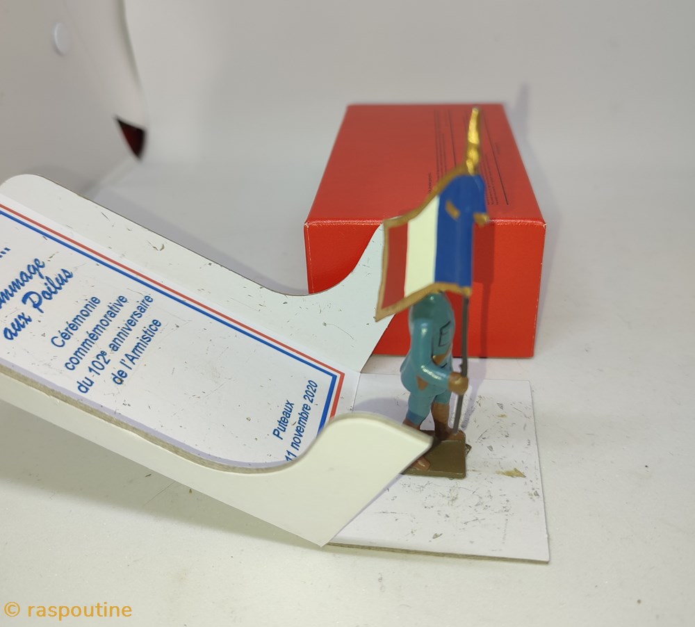 Puteaux Le porte drapeau de la premiere guerre mondiale 3 figurines historique puteaux le porte drapeau de la premiere guerre mondiale