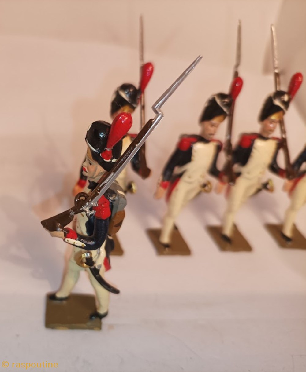 Fantassin des grenadiers de la garde, pied droit en avant 1812 3 figurines historique epoque napoleonienne fantassin des grenadiers de la garde pied droit en avant 1812