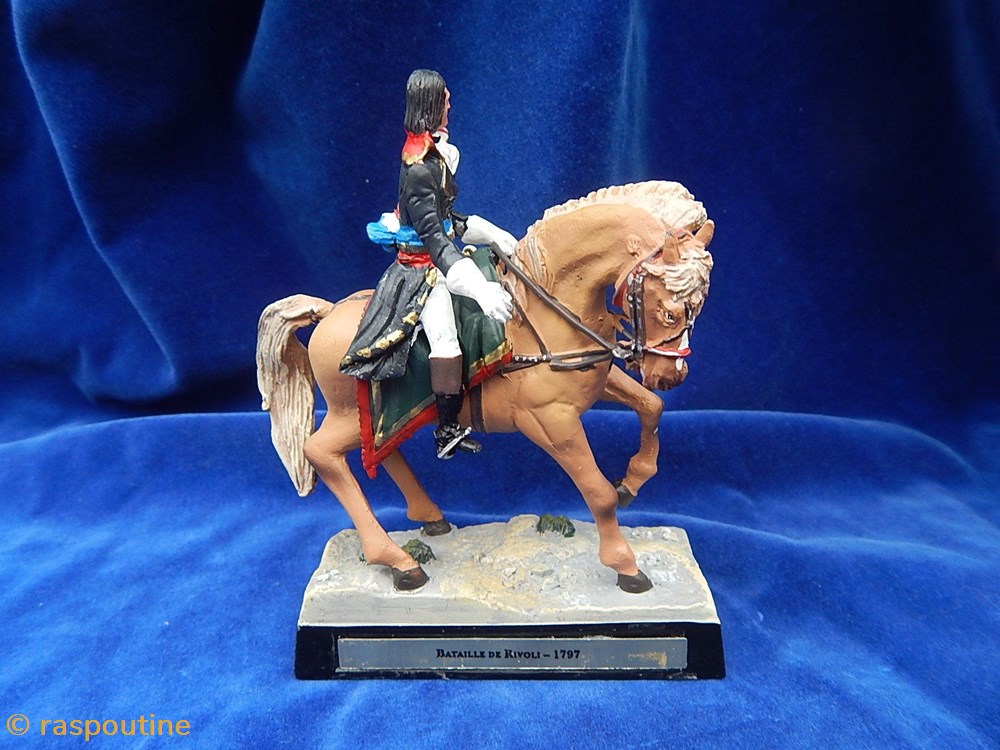 Le général Bonaparte a cheval en 1797 à la bataille de Rivoli 2 figurines historiques epoque napoleonienne le general bonaparte a cheval en 1797 a la bataille de rivoli