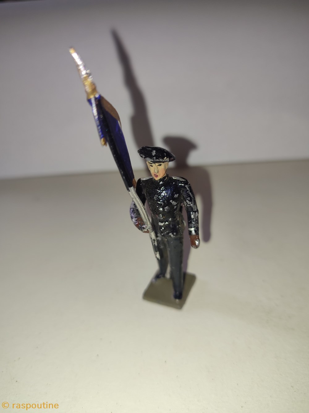 Drapeau des chasseurs alpins, tenue bleue figurines historique drapeau des chasseurs alpins tenue bleue
