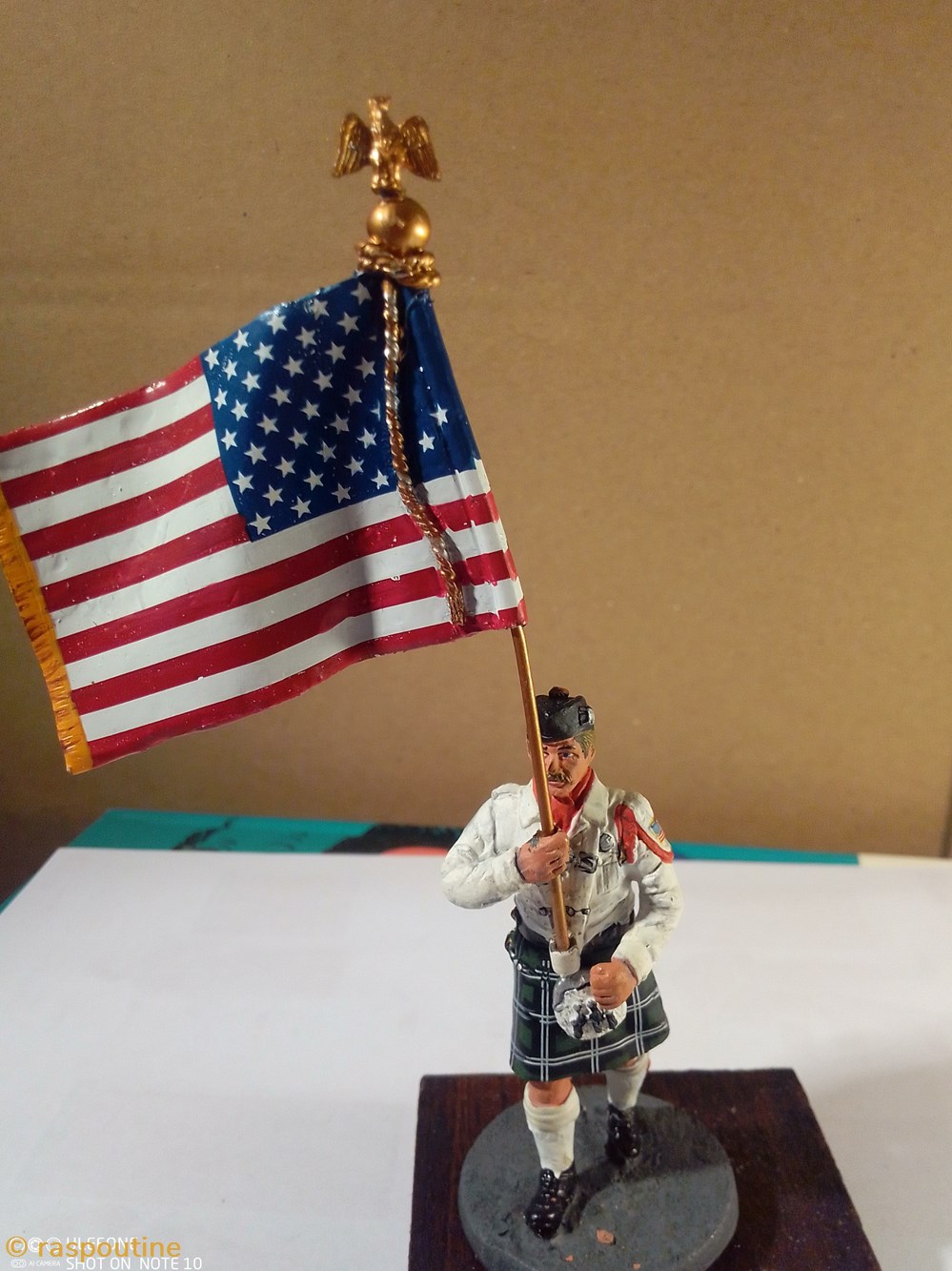 Pompier de New York porte drapeau en tenue de cérémonie 2003 figurines autres pompier de new york porte drapeau en tenue de ceremonie 2003