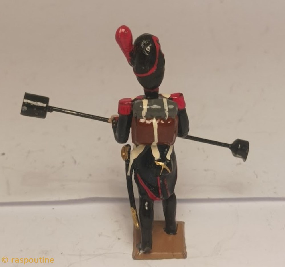 figurines historique epoque napoleonienne artilleur de la garde avec refouloir ecouvillon