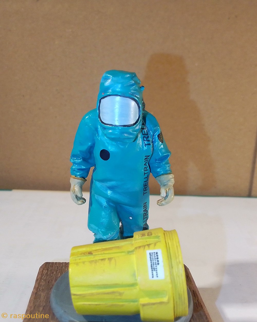 figurines autres pompier belge tenue chimique 2003