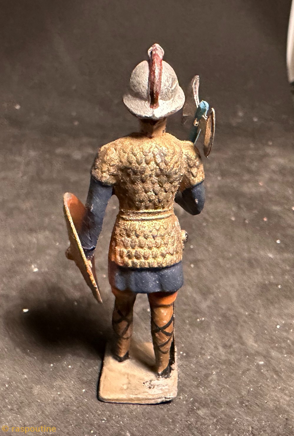 Franc avec hache (francisque), cotte dorée 3 figurines historique antiquite franc avec hache francisque cotte doree
