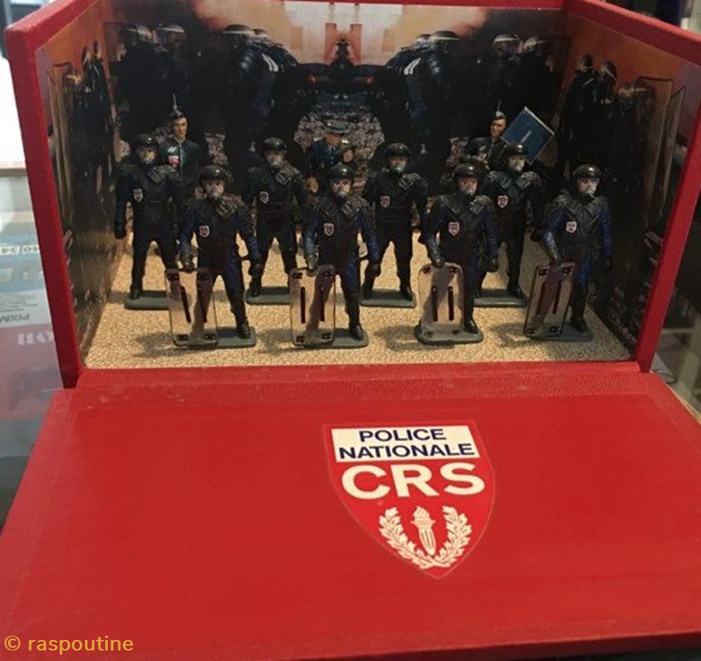La charge des CRS coffret diorama figurines historique la charge des crs coffret diorama