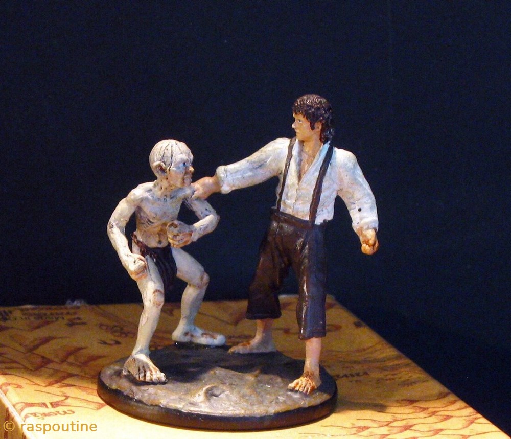 figurines cinema seigneur des anneaux frodon et gollum