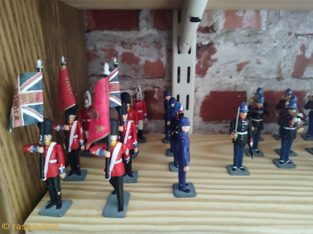 Divers soldats anglais 4 figurines historiques divers soldats anglais