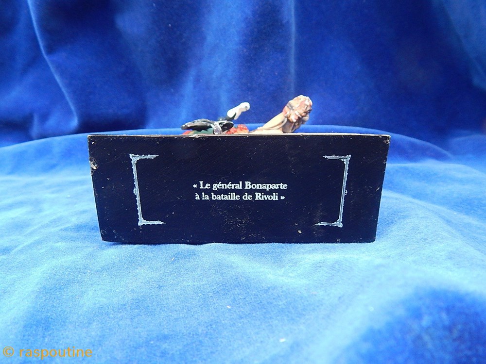 Le général Bonaparte a cheval en 1797 à la bataille de Rivoli 4 figurines historiques epoque napoleonienne le general bonaparte a cheval en 1797 a la bataille de rivoli