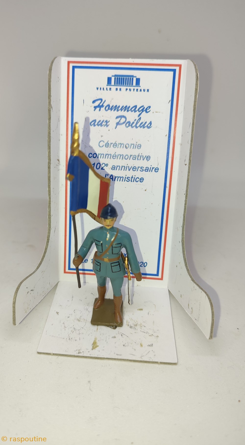 Puteaux Le porte drapeau de la premiere guerre mondiale 2 figurines historique puteaux le porte drapeau de la premiere guerre mondiale