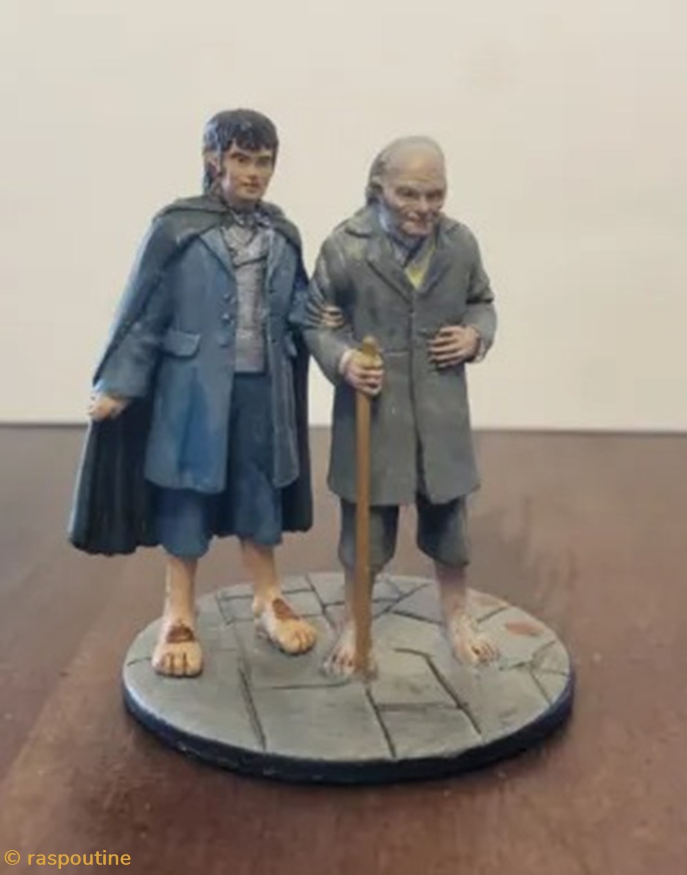 Frodon et Bilbon figurines cinema seigneur des anneaux frodon et bilbon