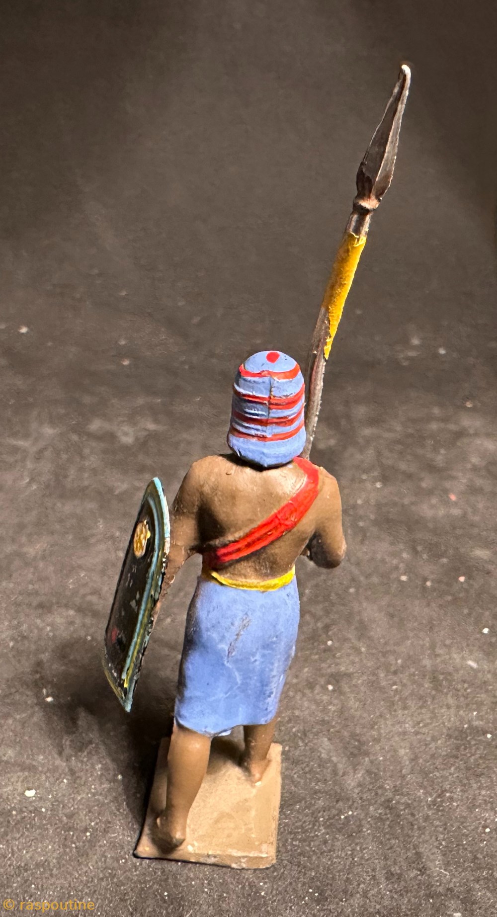 figurines historique antiquite egyptien avec lance et bouclier