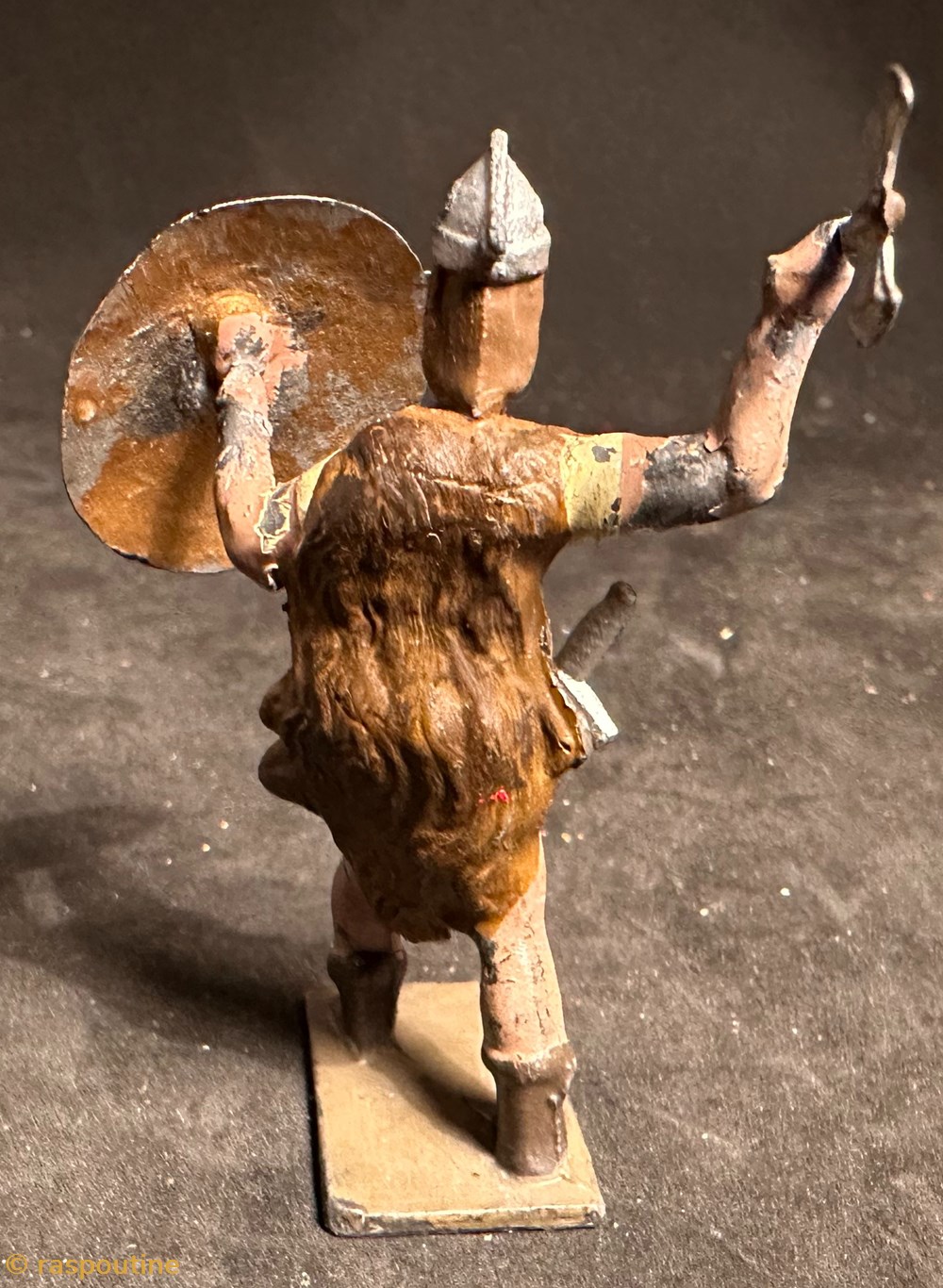 Gaulois avec hache et bouclier 3 figurines historique antiquite gaulois avec hache et bouclier