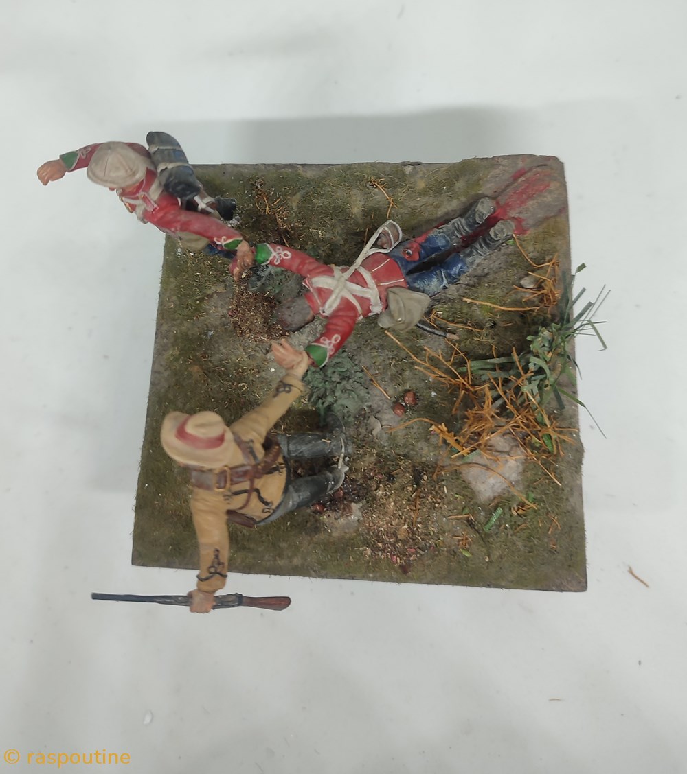 figurines historique 1 soldat anglais et 1 boers tire un blesse anglais pendant la guerre contre les zoulous