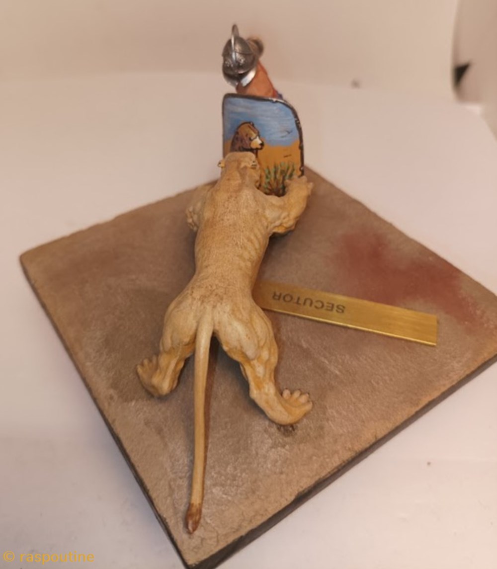 figurines historique antiquite secutor combattant dans arene