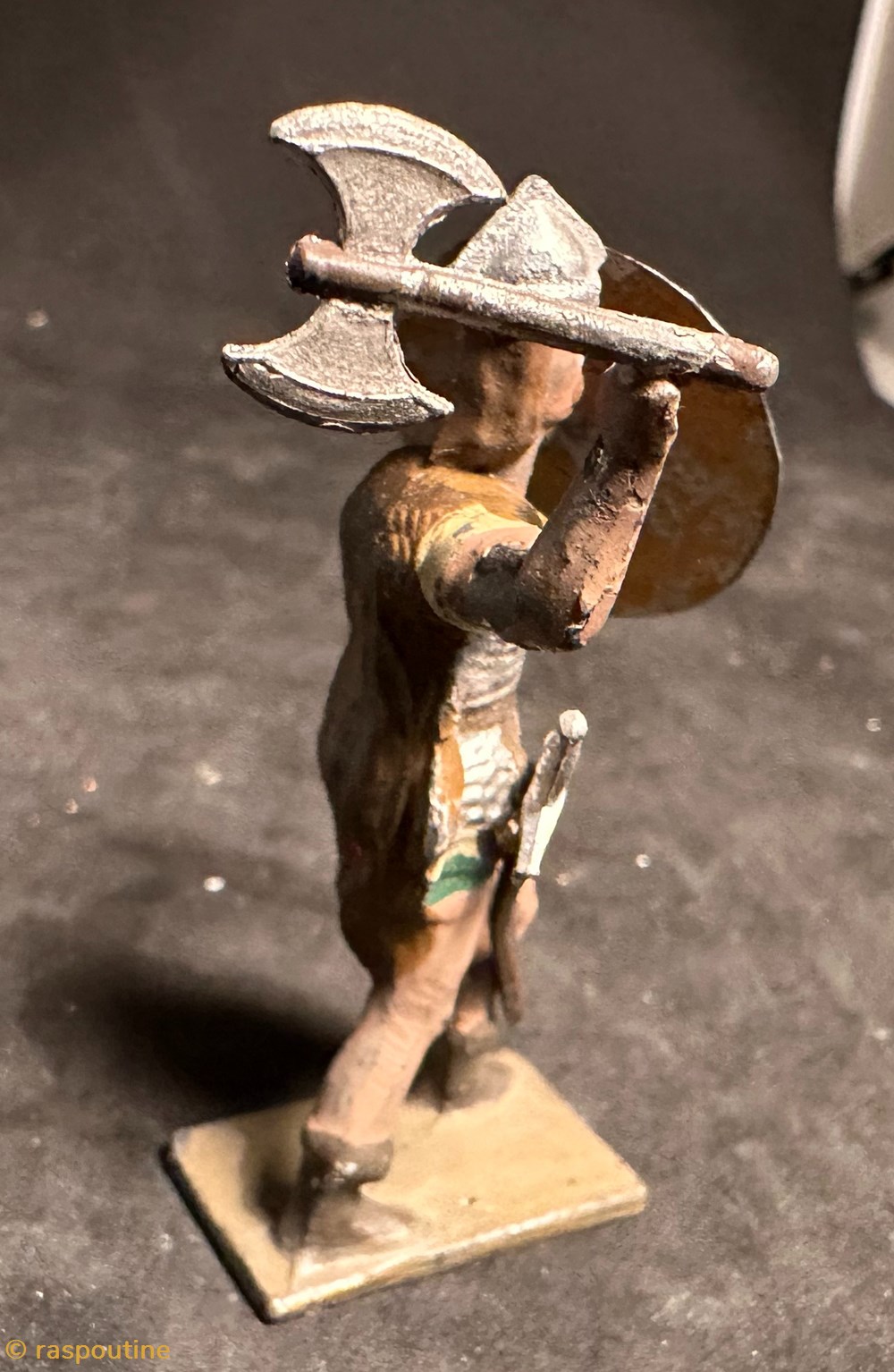 Gaulois avec hache et bouclier 4 figurines historique antiquite gaulois avec hache et bouclier