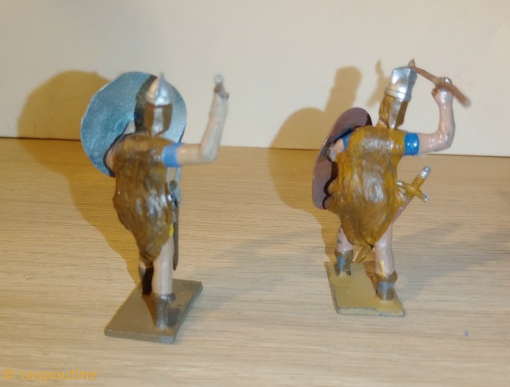 figurines historique antiquite gaulois avec lance et bouclier