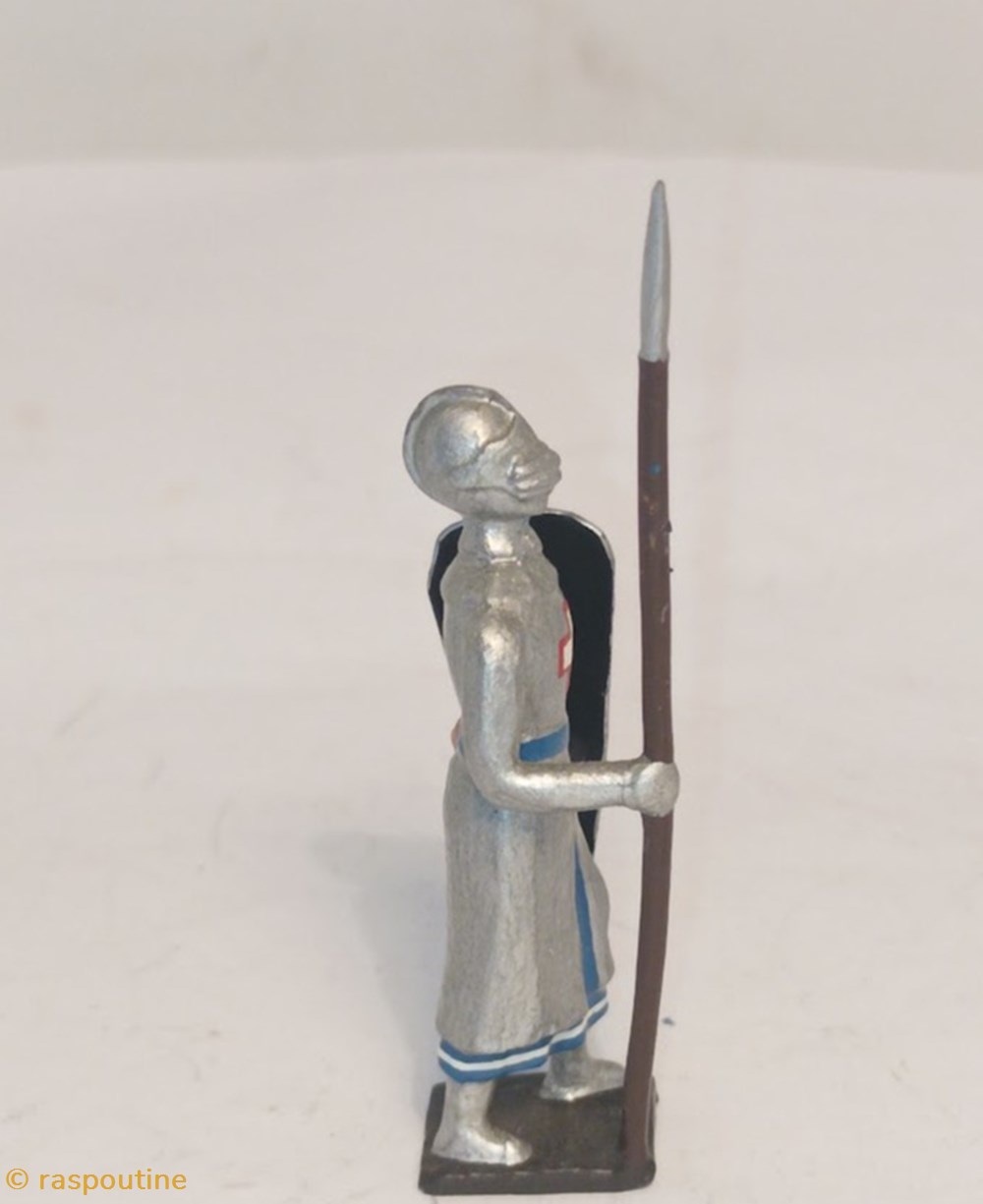 Croisé, cotte argentée, casque fermé, avec lance et bouclier croix 4 figurines historique moyen age croise cotte argentee casque ferme avec lance et bouclier croix