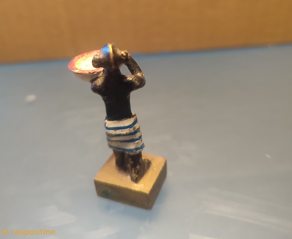 figurines autres africain et son saladier