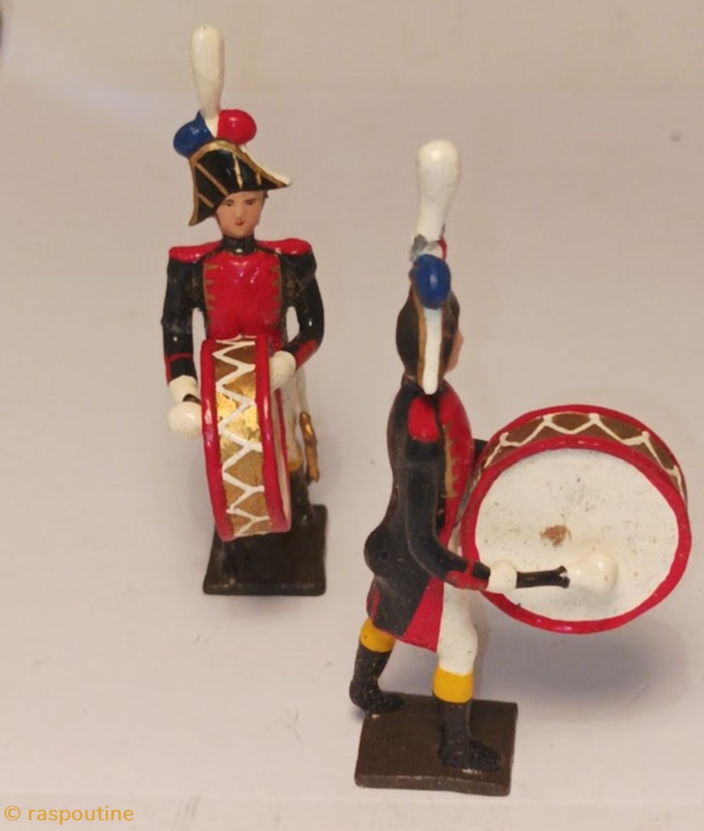 Grosse caisse de la musique des grenadiers (plastron rouge) (1805) 2 figurines historique epoque napoleonienne grosse caisse de la musique des grenadiers plastron rouge 1805