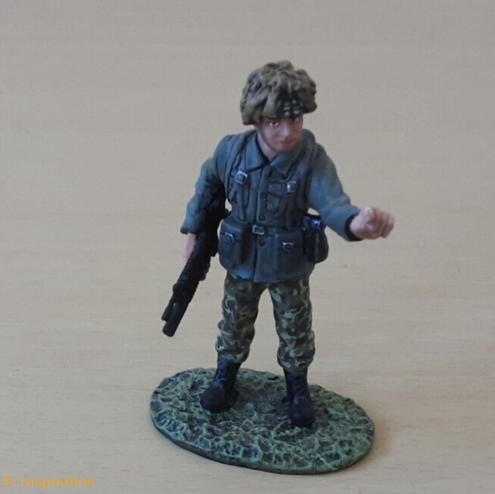figurines historique apres guerre paratrooper canada 2002