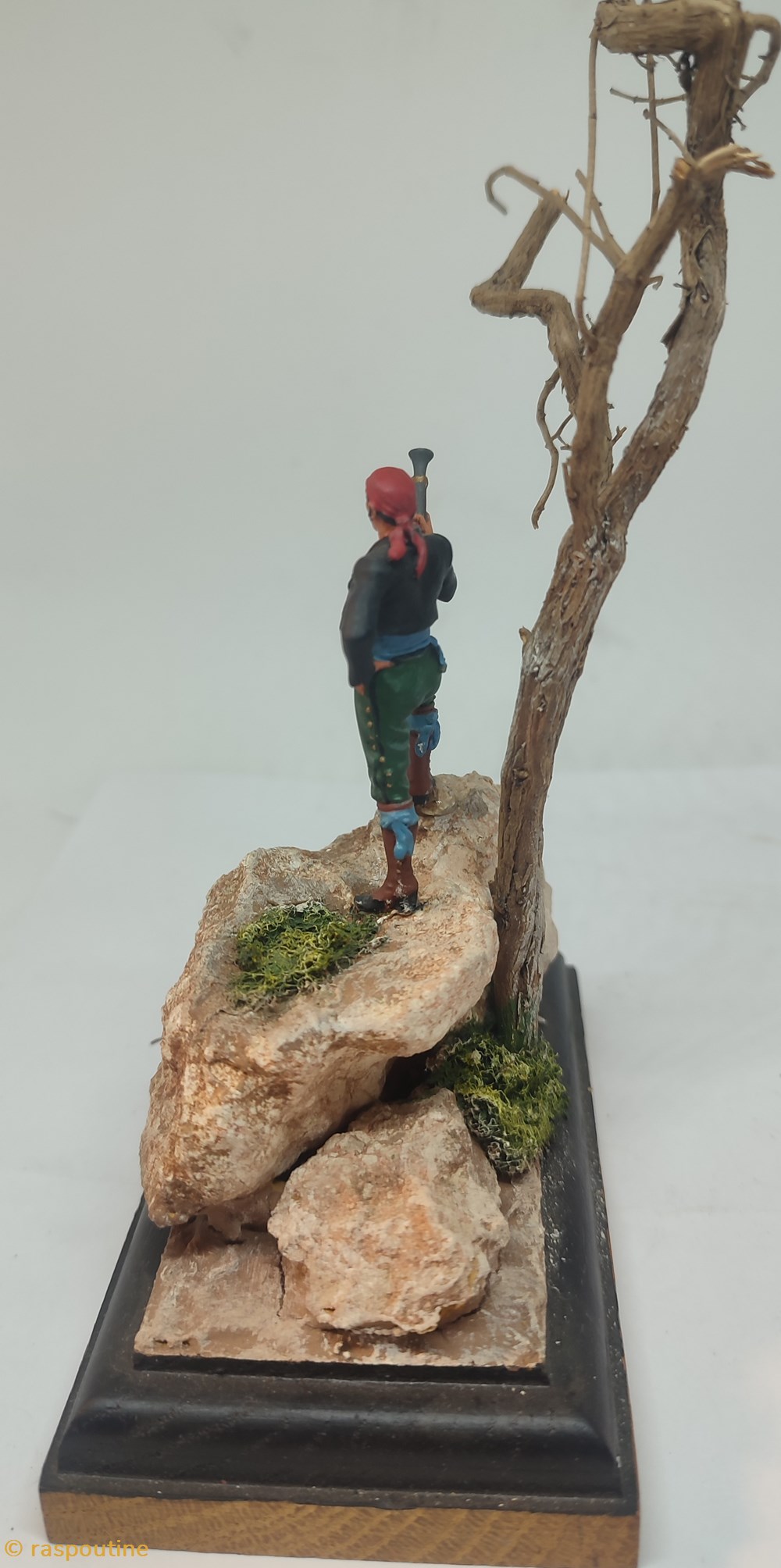Pirate scrutant l'horizon 4 figurines historique pirate scrutant horizon