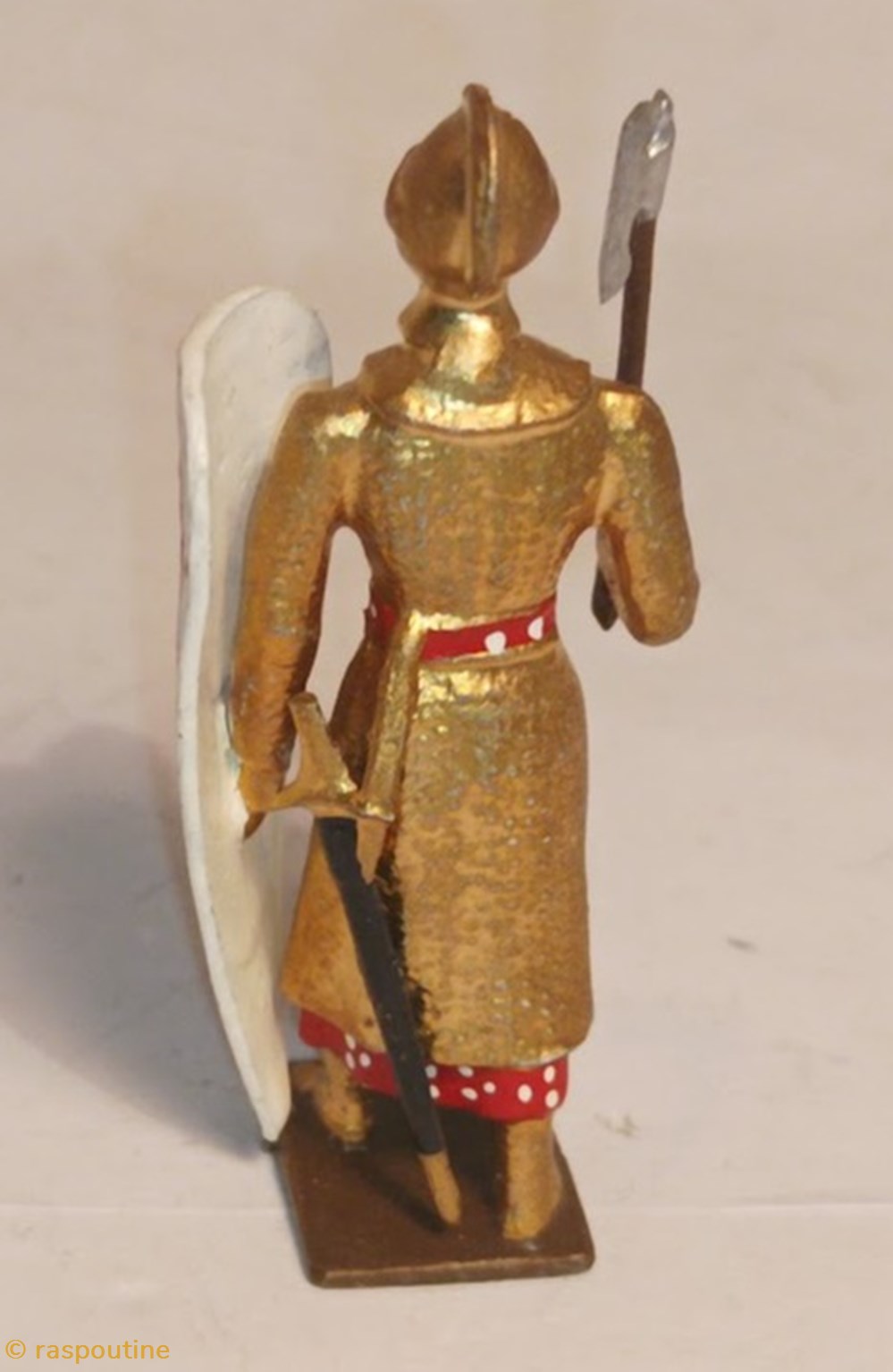 Croisé, cotte dorée, heaume, avec hache et bouclier bleu ""lion""" 3 figurines historique moyen age croise cotte doree heaume avec hache et bouclier bleu lion