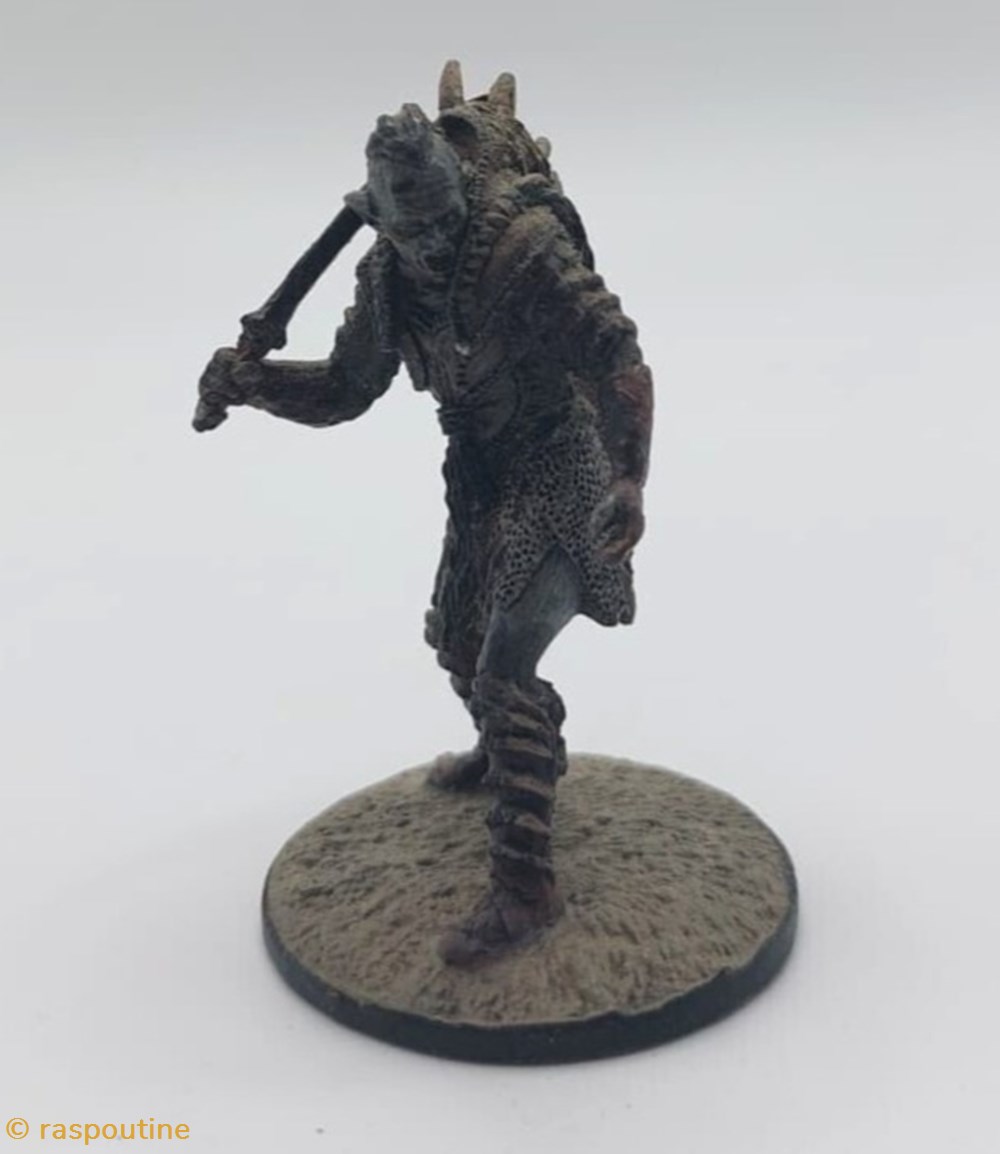 Un guerrier orc figurines cinema seigneur des anneaux un guerrier orc