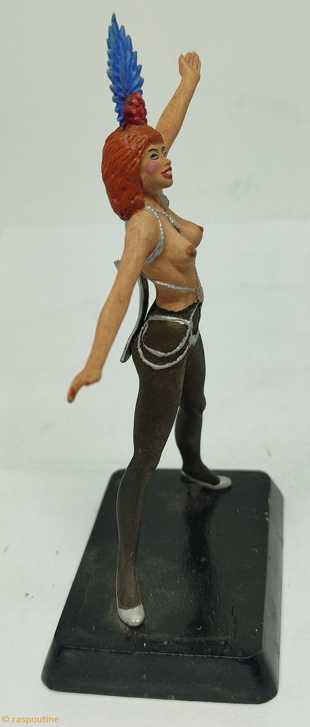 figurines danseuse seins nues
