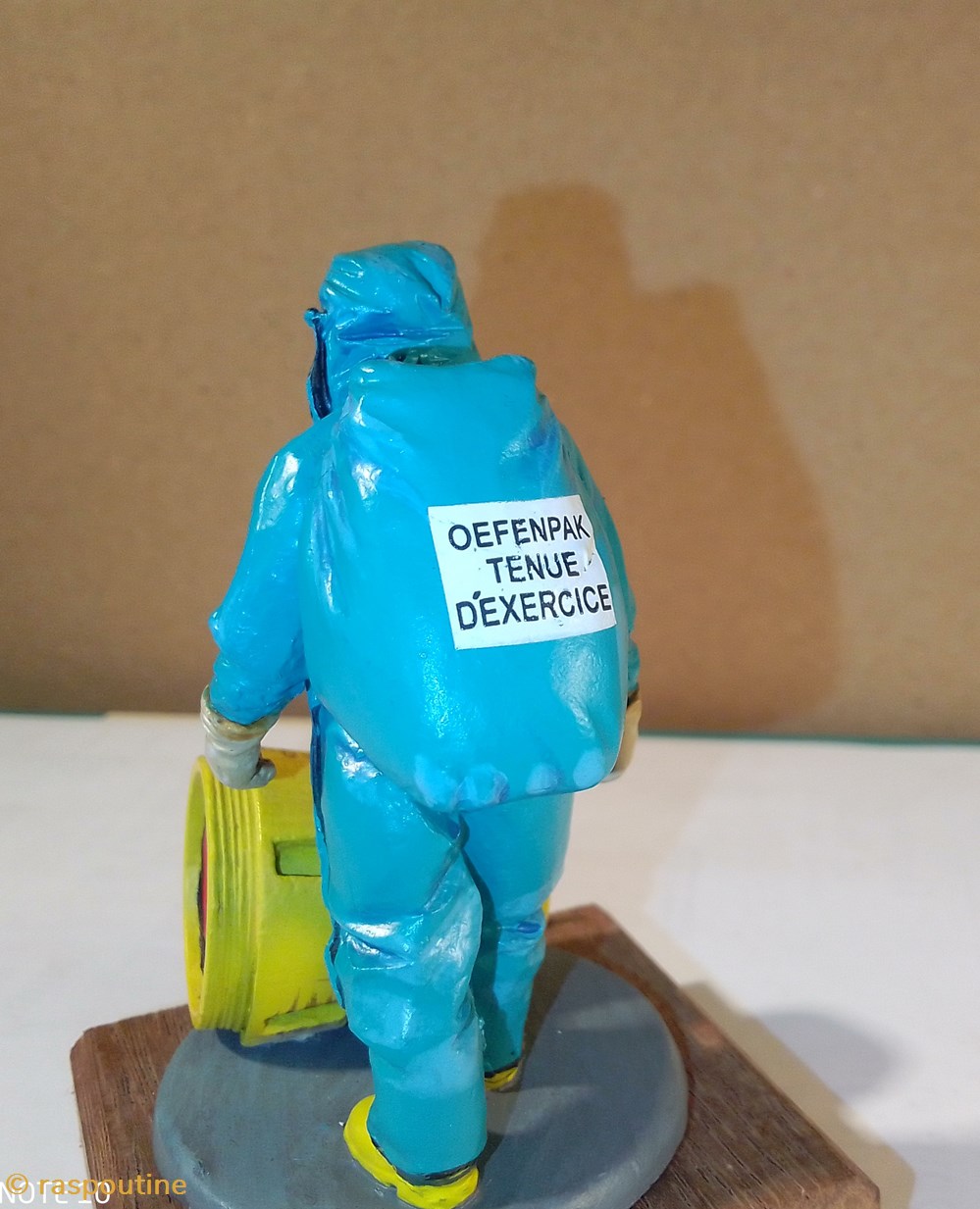 figurines autres pompier belge tenue chimique 2003