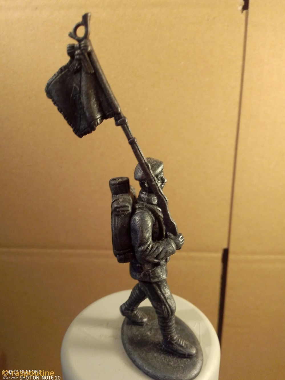 Le chasseur alpin porte-fanion de 1918 2 figurines historiques premiere guerre mondiale le chasseur alpin porte fanion de 1918