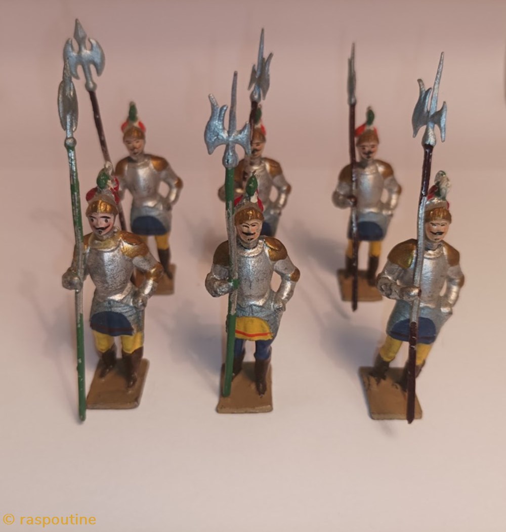 Chevaliers à pied avec hallebarde figurines historique moyen age chevaliers a pied avec hallebarde